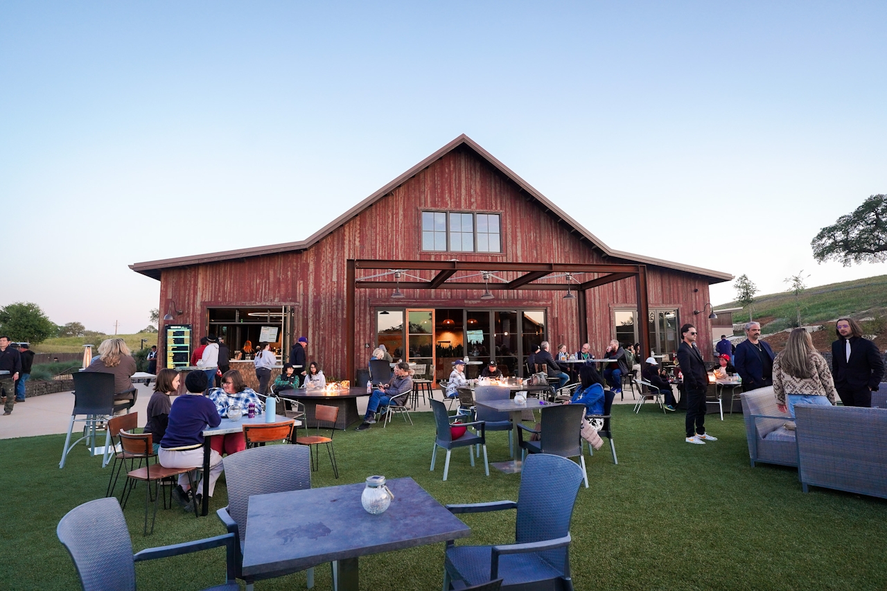 Live music at the Sensorio Mercado Restaurant in Bar in Paso Robles